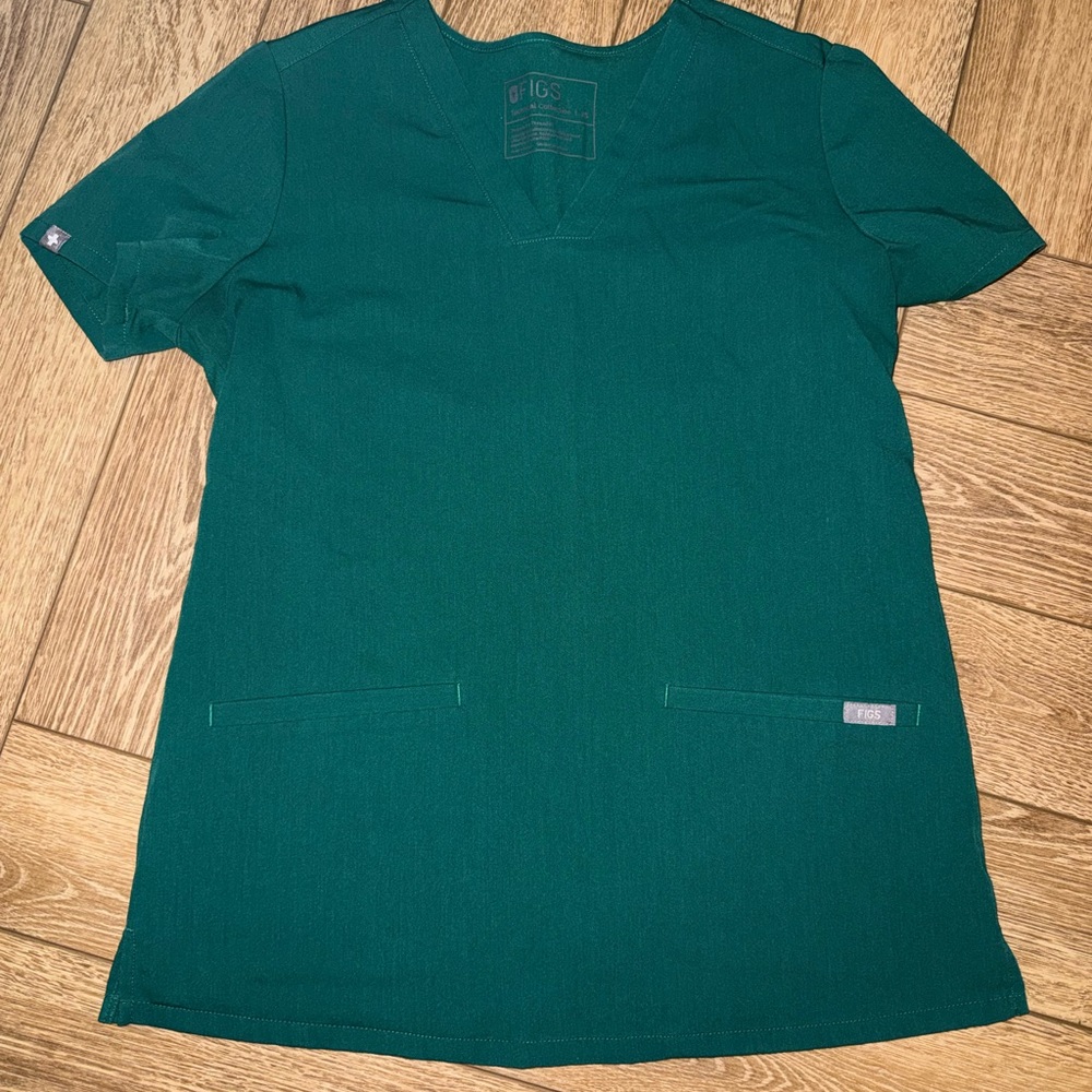 Women’s FIGS Hunter Green Casma Three-Pocket Top